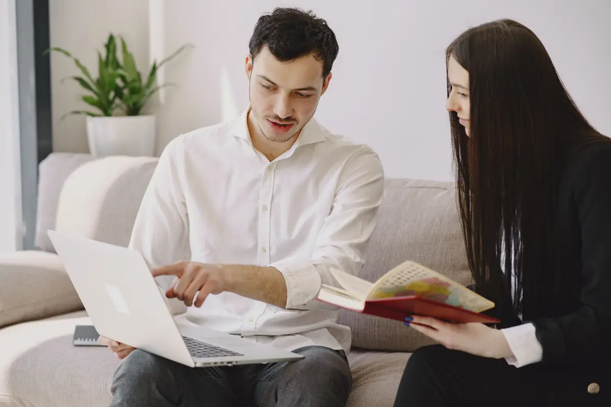 Australian migration agent Melbourne helping clients with visa applications